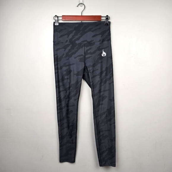RYDERWEAR Athletic Leggings Scrunch Butt‎ Camo Print Black Womens Size M? - Picture 4 of 9